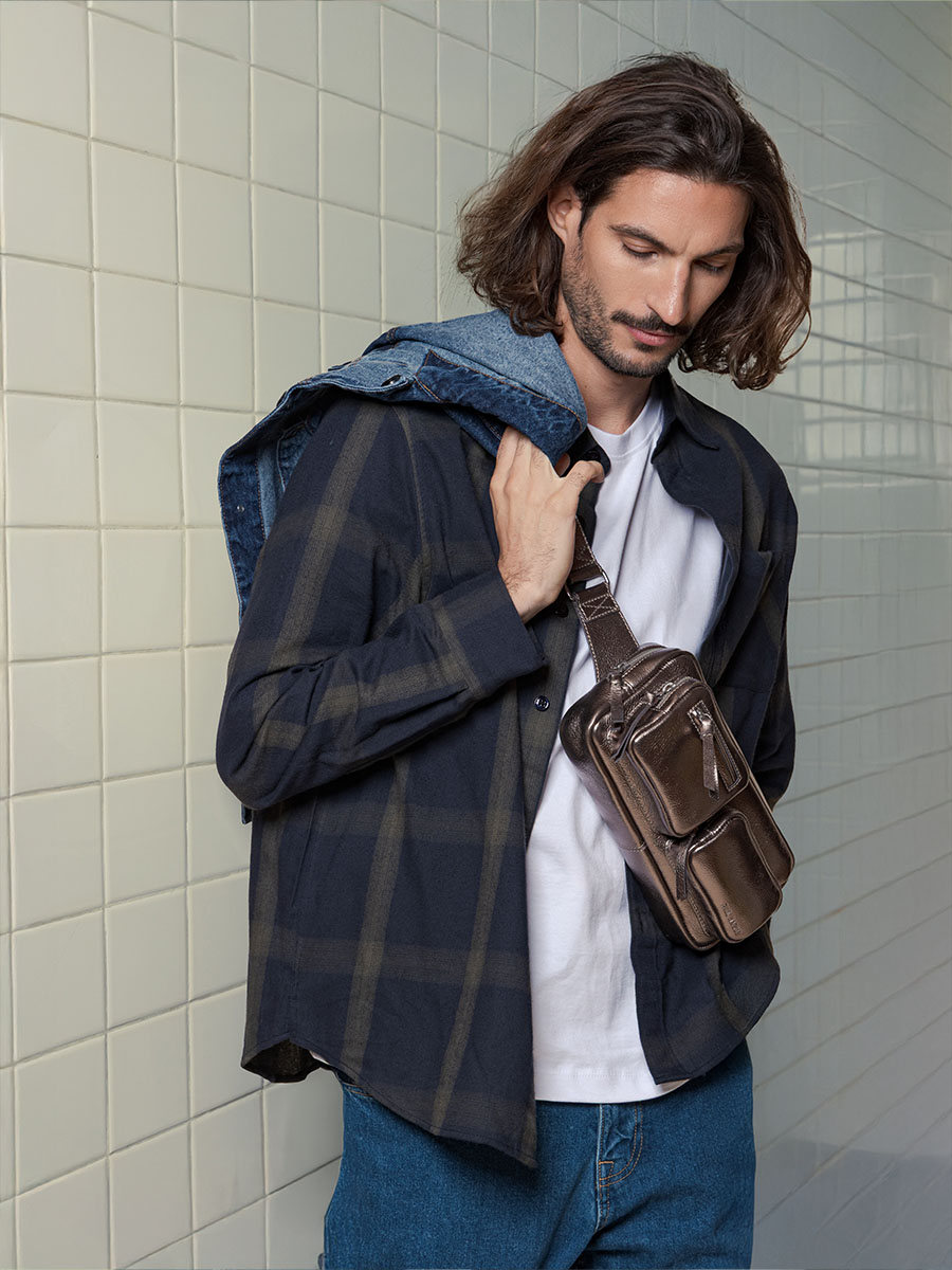 fanny-pack-silver-leather-labanane-90s-steel-ambient-view-m86-gm