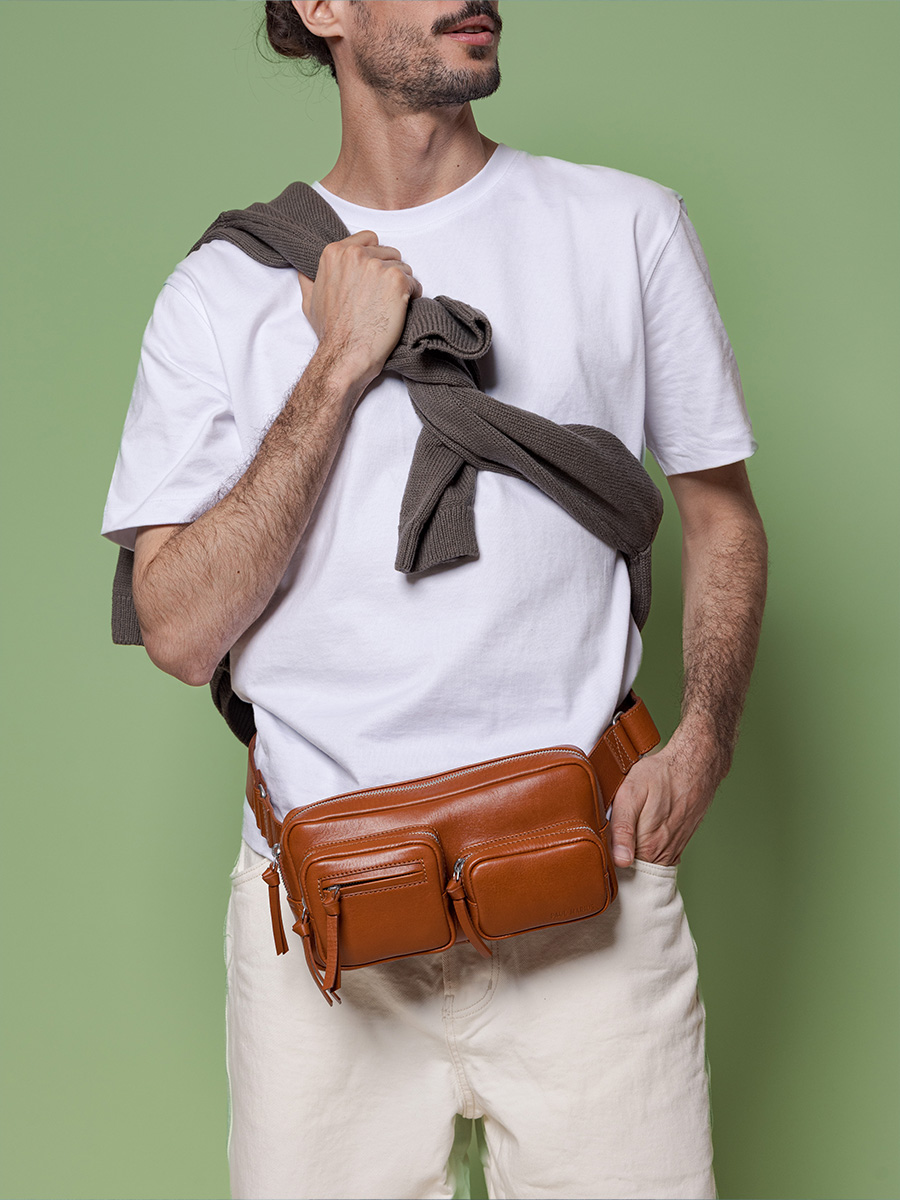 fanny-pack-leather-brown-labanane-90s-cognac-inside-view-m86-co