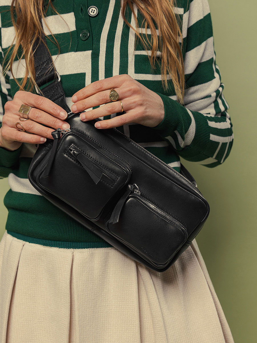 fanny-pack-leather-labanane-90s-black-focus-material-view-m86-b