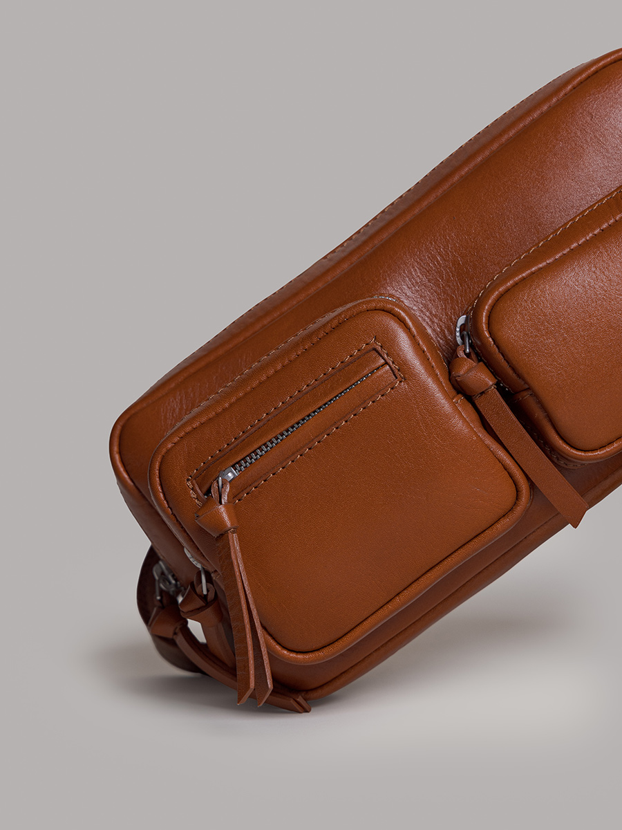 fanny-pack-leather-brown-labanane-90s-cognac-focus-material-view-m86-co