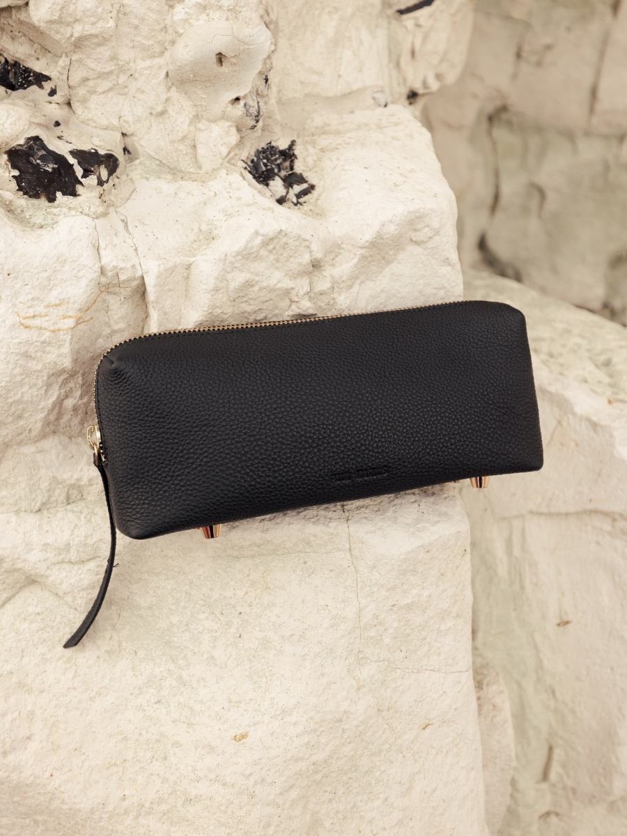 toiletry-bag-adam-soft-black-ambient-view-m79-bm-b