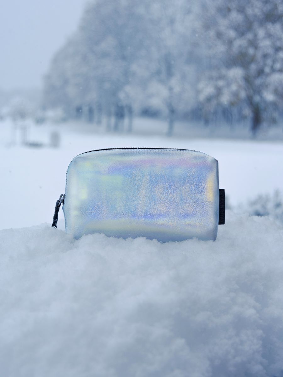 makeup-bag-adele-givre-holographic-black-front-view-m500-giv