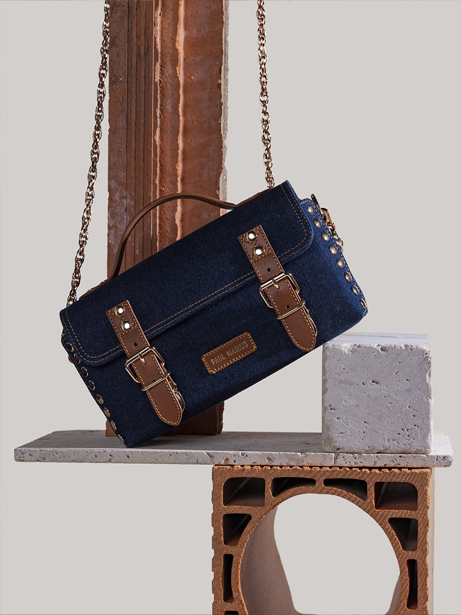 copper-leather-shoulderbag-lartisane-n2-denim-brut-paul-marius-ambient-view-picture-p102-dblu-denim