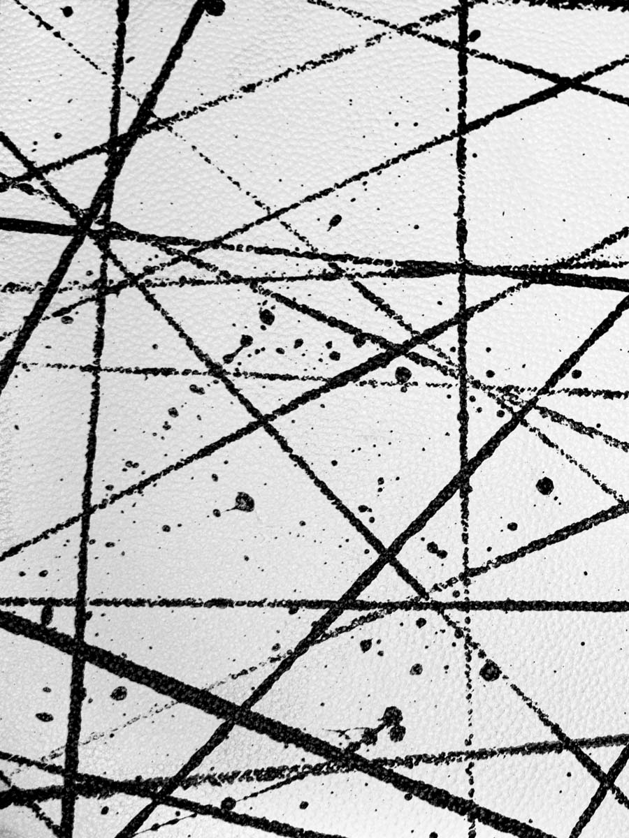 baguette-bag-leather-white-black-orange-gabrielle-arty-01-focus-material-view-w42-art1-b-w