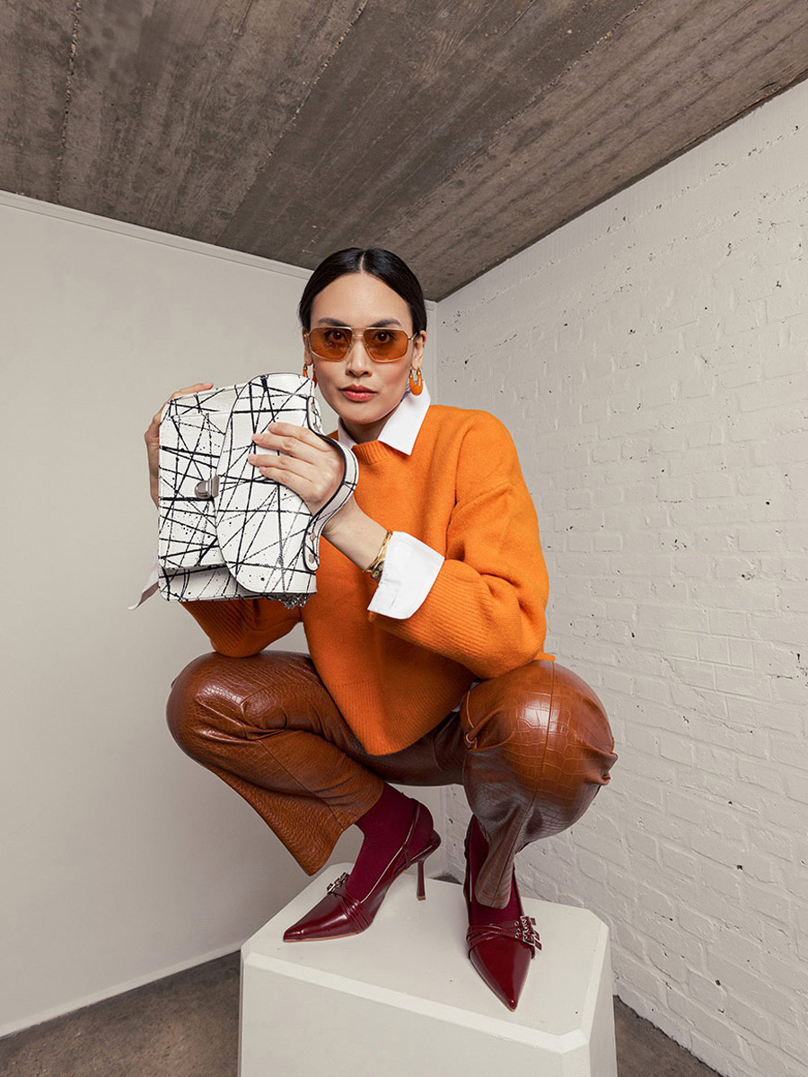 cross-body-bag-leather-white-black-orange-mademoiselle-george-n2-arty-01-ambient-view-w105-art1-b-w