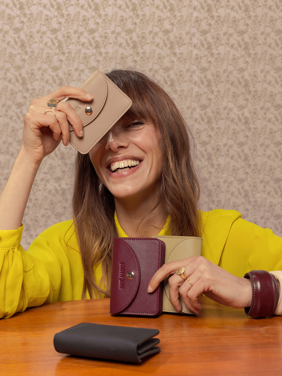 purse-leather-basile-burgundy-side-view-m75-p