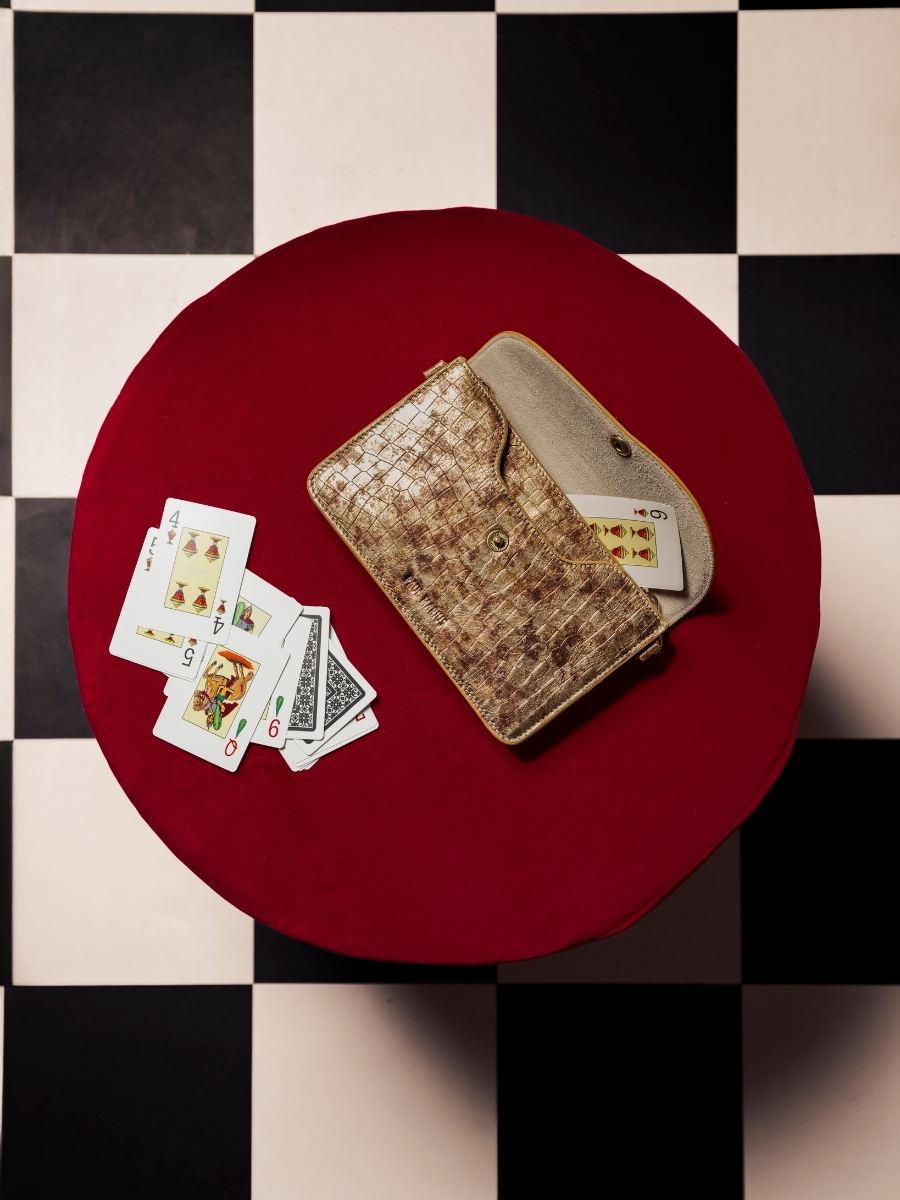 gold-leather-clutch-bag-bertille-bijoux-paul-marius-focus-material-view-picture-w44-cr-db-g