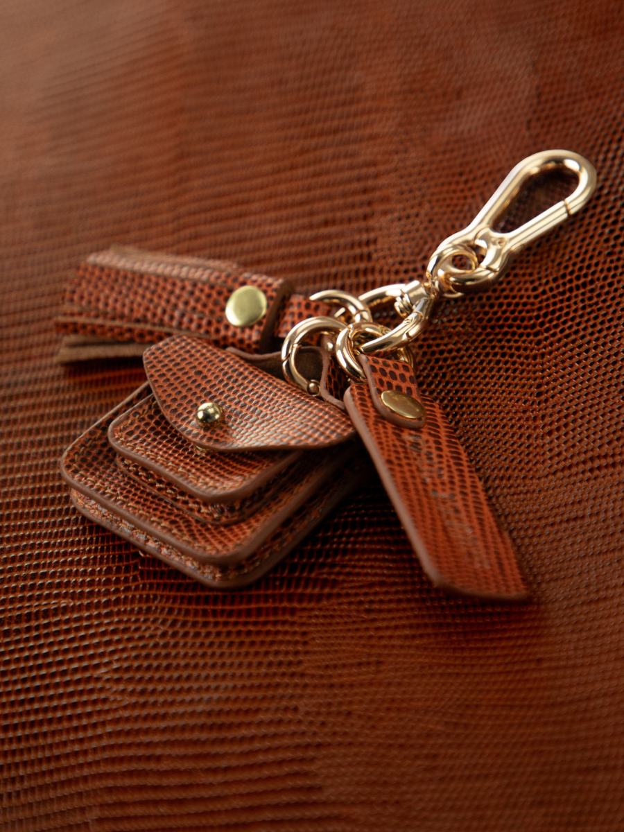 brown-leather-key-ring-leporte-cle-breloque-1960-amber-paul-marius-ambient-picture-lkc-logo-l-l