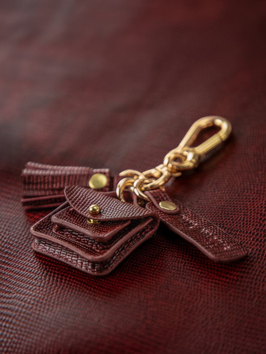 red-leather-key-ring-labreloque-mademoiselle-george-1960-garnet-paul-marius-ambient-picture-lkc-w05-l-r
