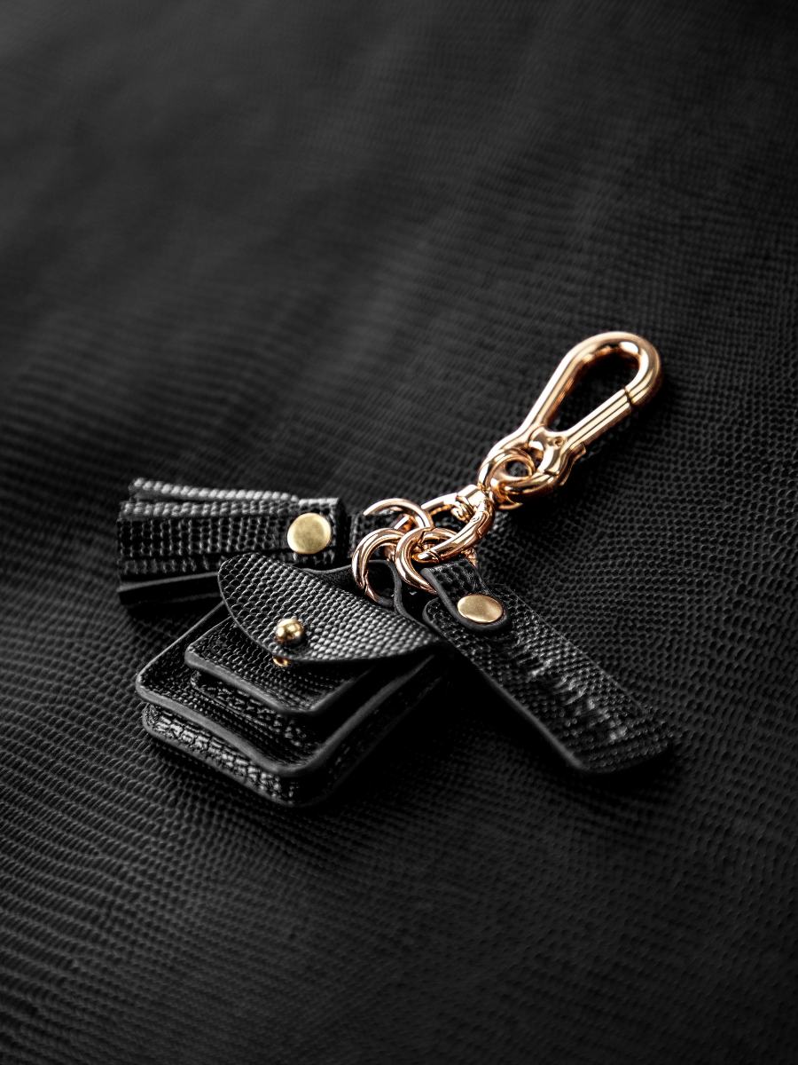 black-leather-key-ring-labreloque-pompon-1960-jet-black-paul-marius-focus-material-picture-lkc-tassel-l-b