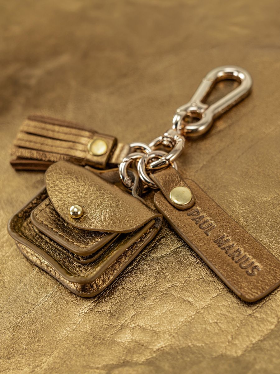 bronze-leather-key-ring-leporte-cle-breloque-paul-marius-campaign-picture-lkc-logo-og