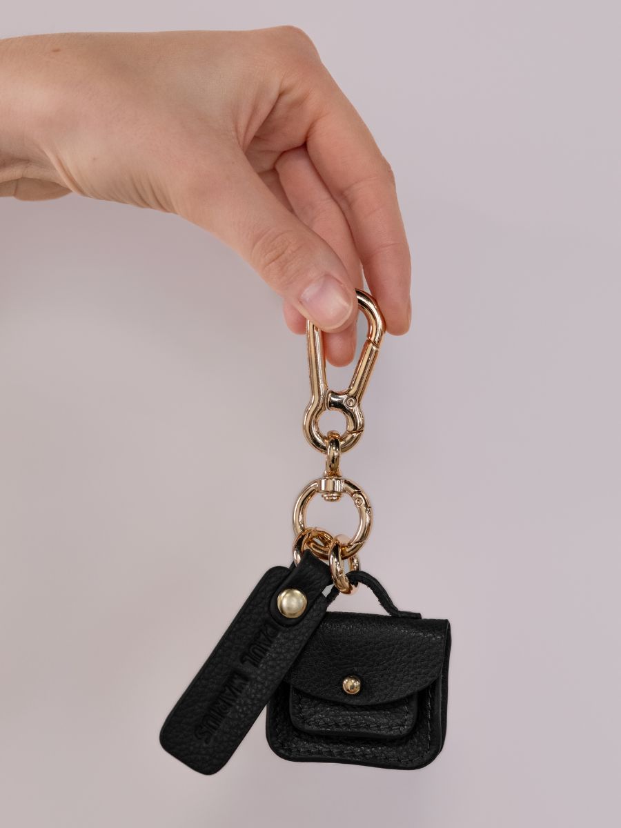 black-leather-key-ring-labreloque-mademoiselle-george-paul-marius-ambient-picture-lkc-w05-b