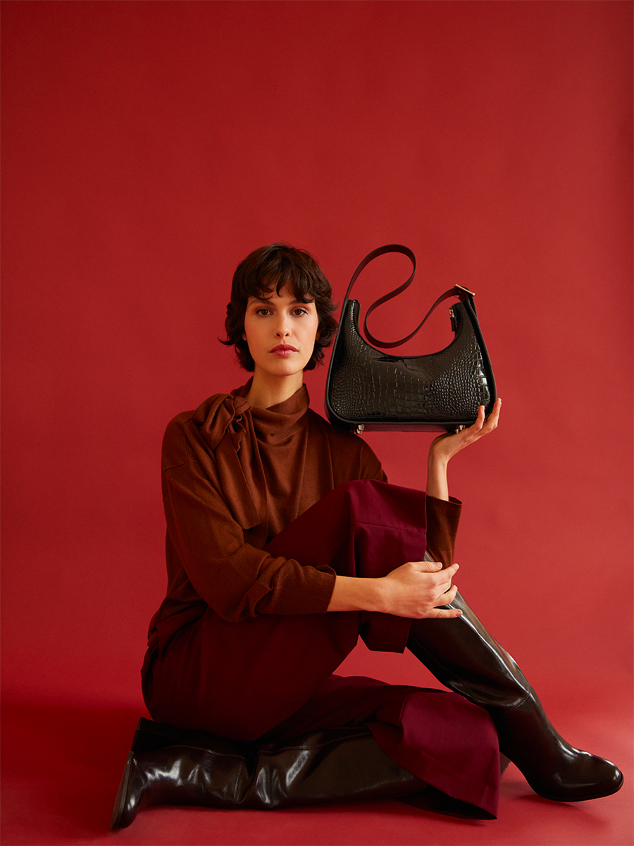 victoire-handbag-leather-black-patent-back-view-w54-cr-ver-b