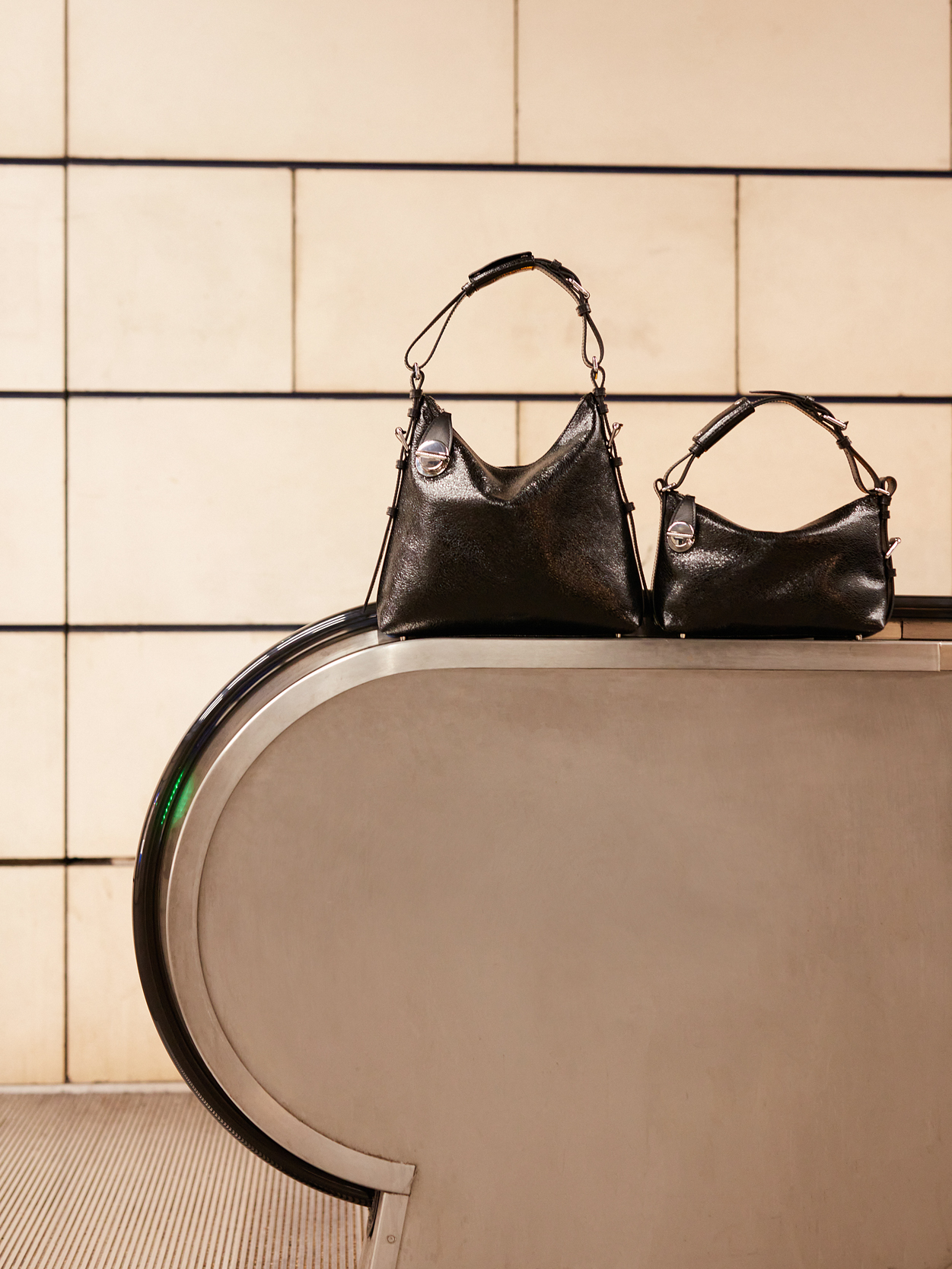 elliott-eclipse-leather-hobo-bag-women-focus-material-w73l-m-b 