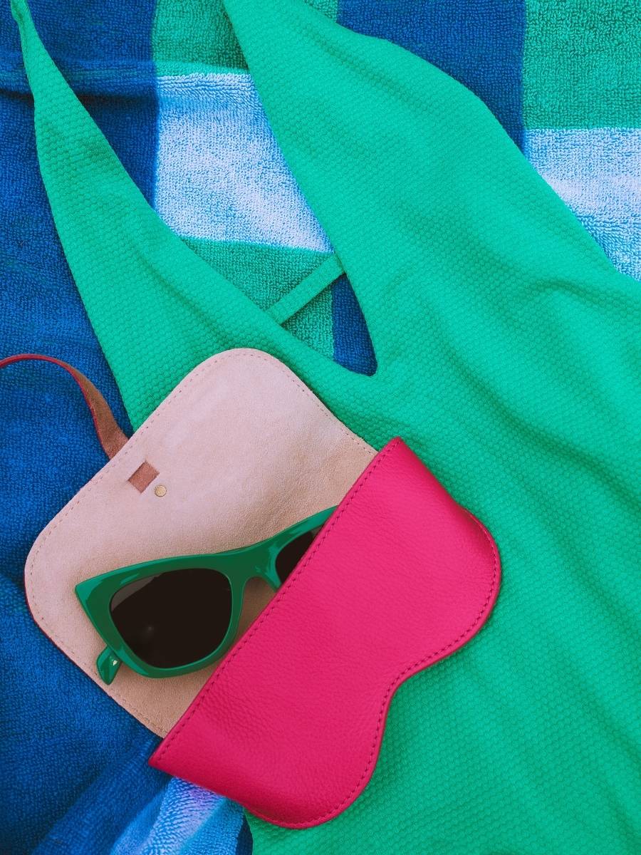 pink-leather-glasses-case-letui-a-lunettes-sorbet-raspberry-paul-marius-campaign-picture-m49-sb-pi