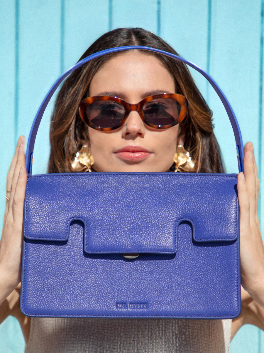 blue-leather-baguette-bag-gabrielle-azur-royal-blue-paul-marius-ambient-view-picture-w42-az-blu