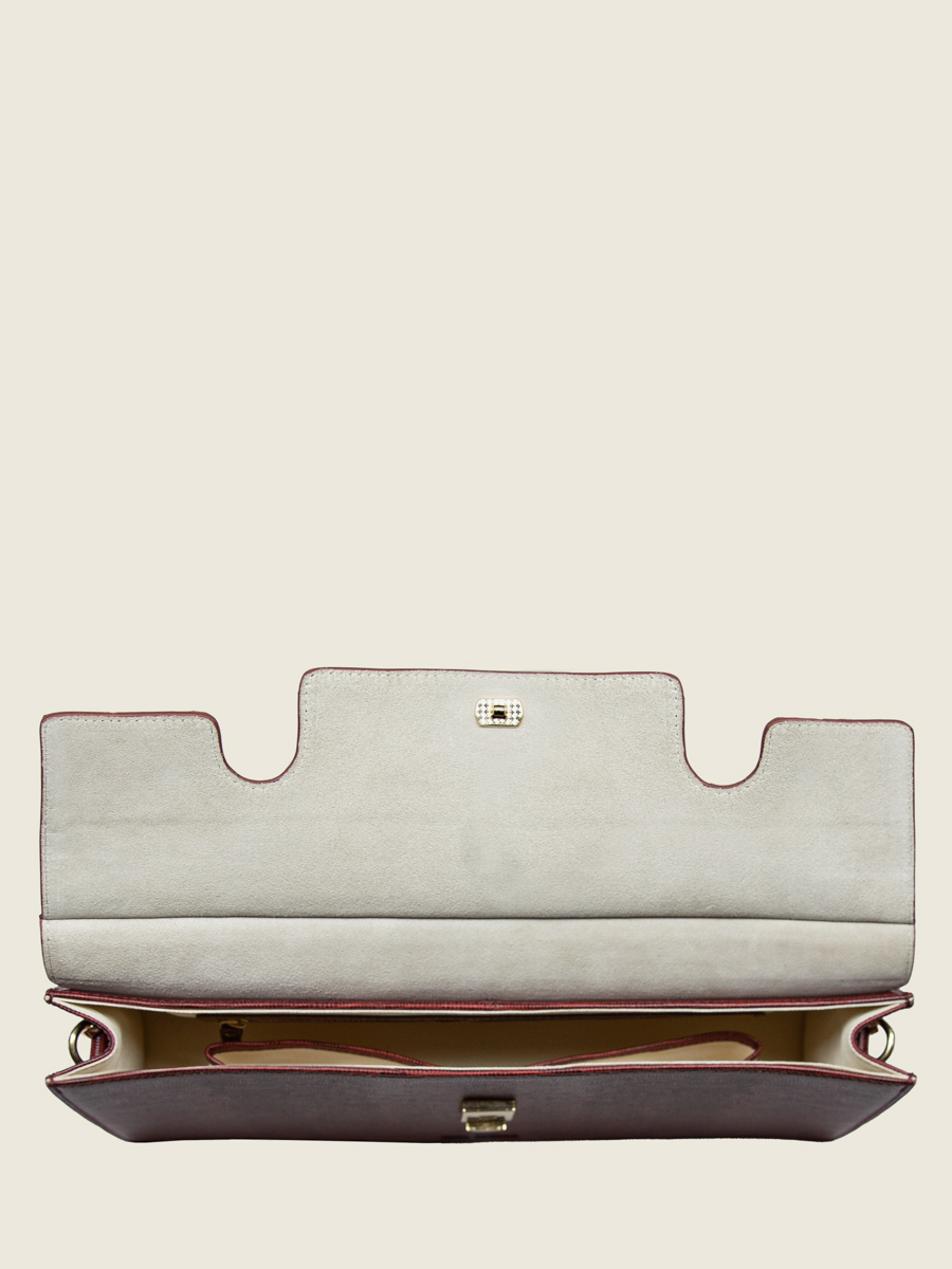 red-leather-baguette-bag-gabrielle-ultra-long-1960-garnet-paul-marius-ambient-view-picture-w42l-l-r