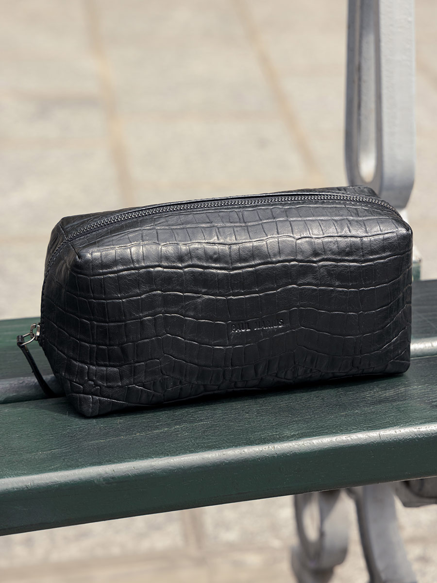 toiletry-bag-for-men-black-ambient-view-picture-lebarbier-heritage-jet-black-paul-marius-m501-cr-b