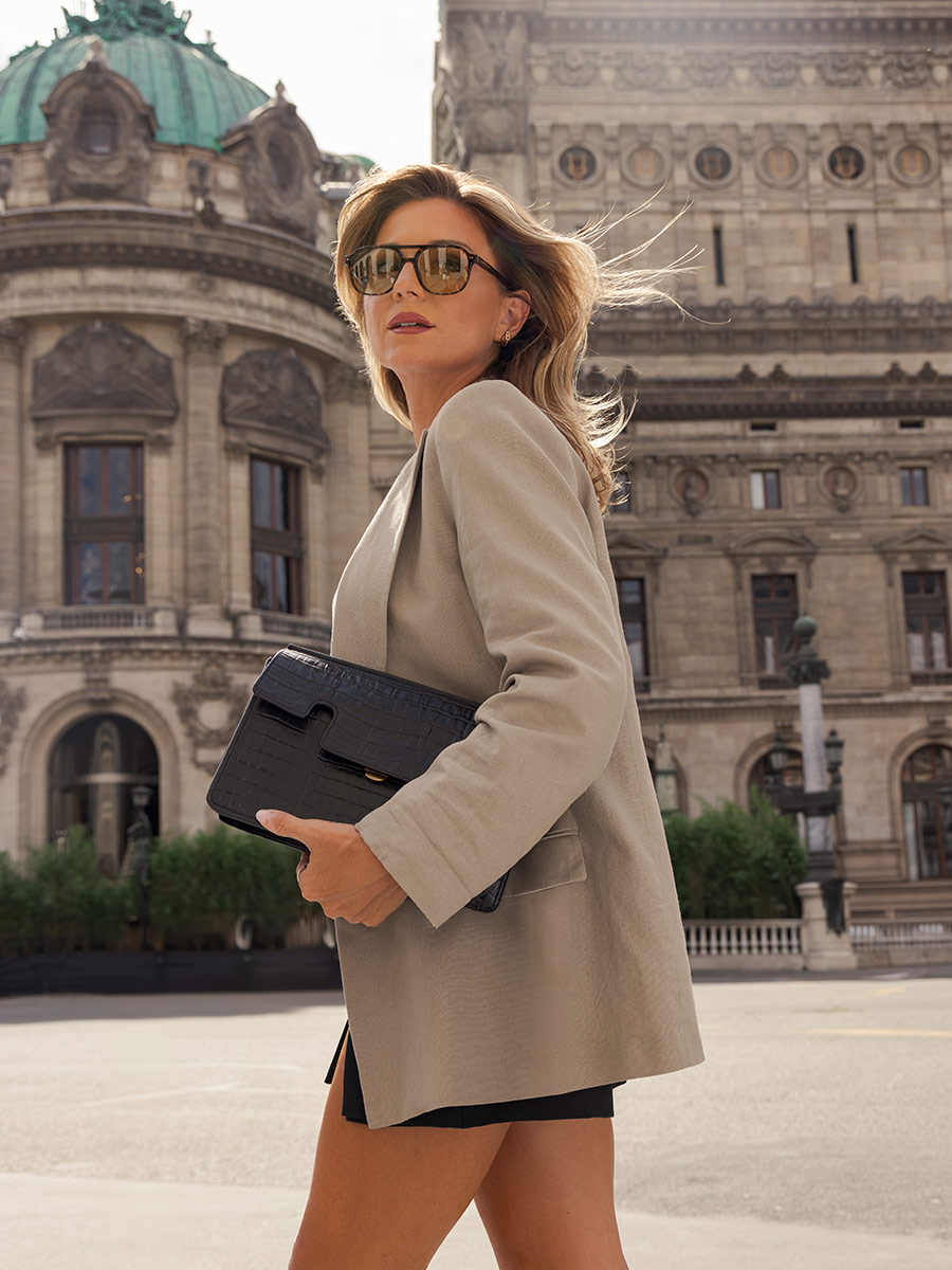 black-leather-baguette-bag-gabrielle-heritage-jet-black-paul-marius-focus-material-view-picture-w42-cr-b