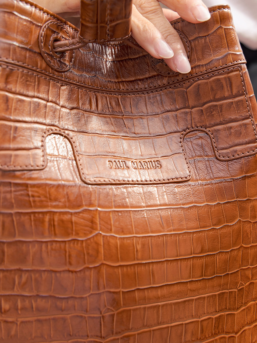 brown-leather-bucket-bag-capucine-heritage-brown-paul-marius-focus-material-view-picture-w39-cr-db