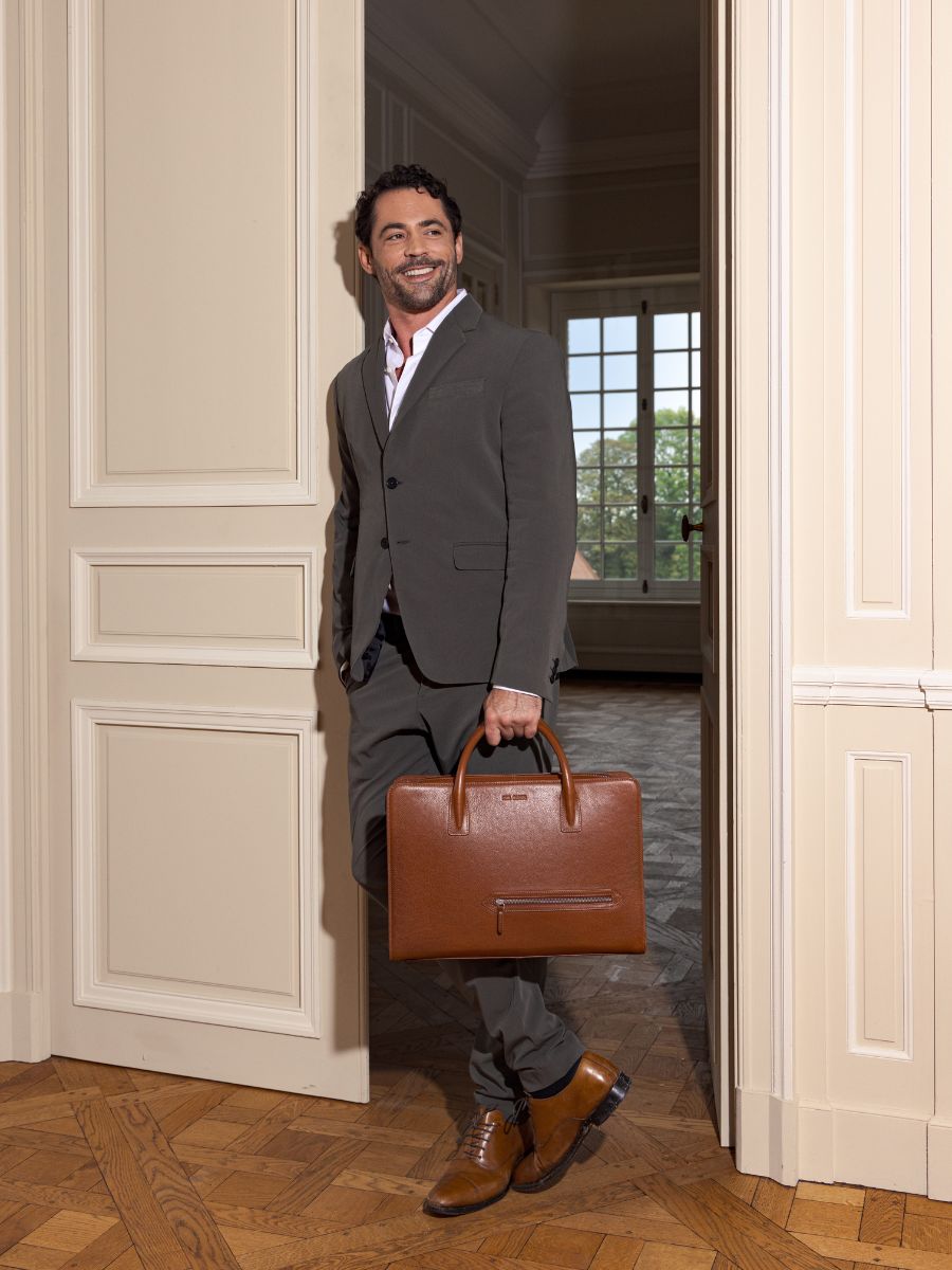 leather-document-holder-brown-focus-material-view-picture-jean-light-brown-paul-marius-b09-l