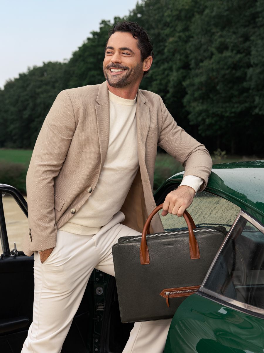 leather-document-holder-green-brown-focus-material-view-picture-jean-english-green-light-brown-paul-marius-b09-gr-l