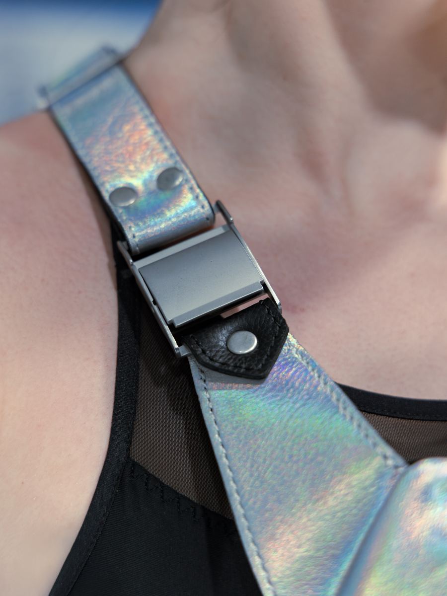 fanny-pack-labanane-givre-holographic-black-ambient-view-m503-giv