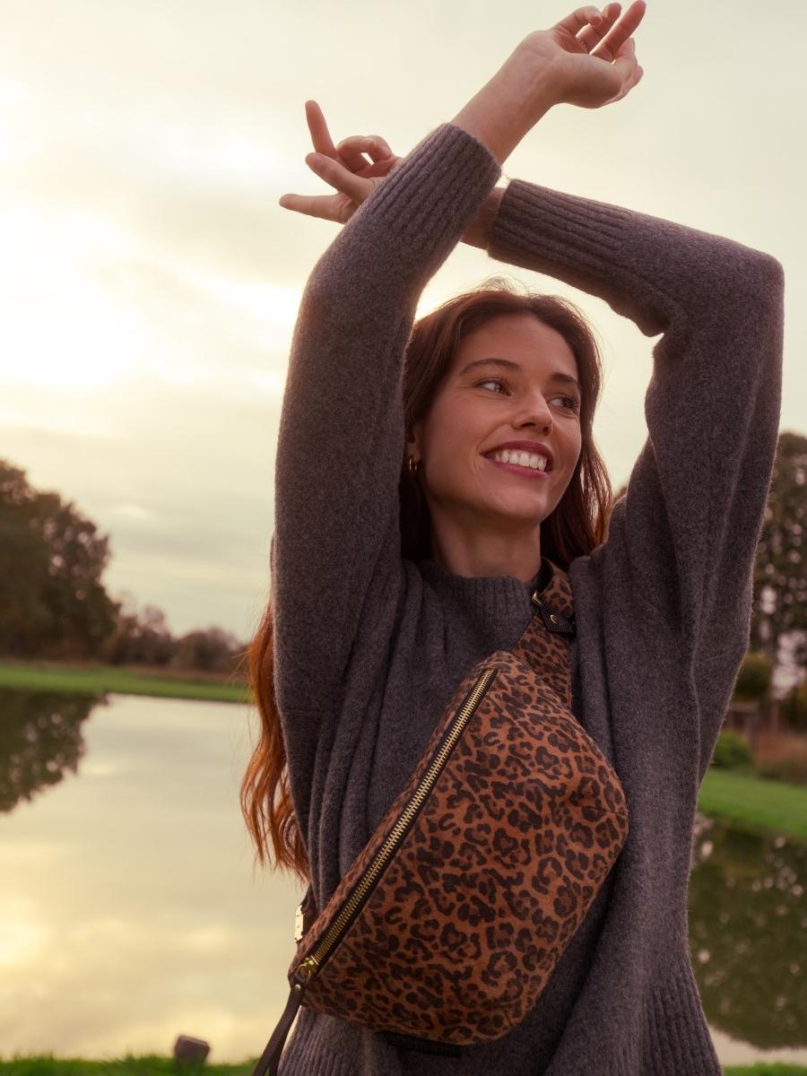 leopard-black-leather-fanny-pack-labanane-leopard-black-paul-marius-ambient-view-picture-m503-lp-b