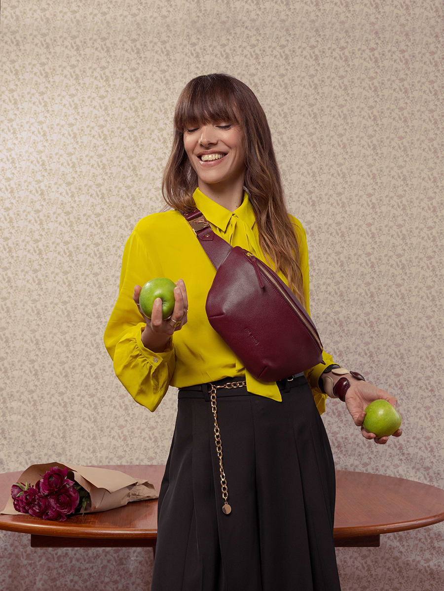 fanny-pack-leather-labanane-burgundy-side-view-m503-p