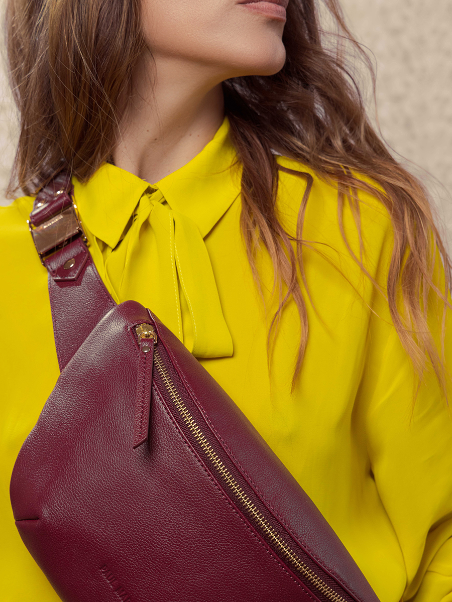 fanny-pack-leather-labanane-burgundy-focus-material-view-m503-p