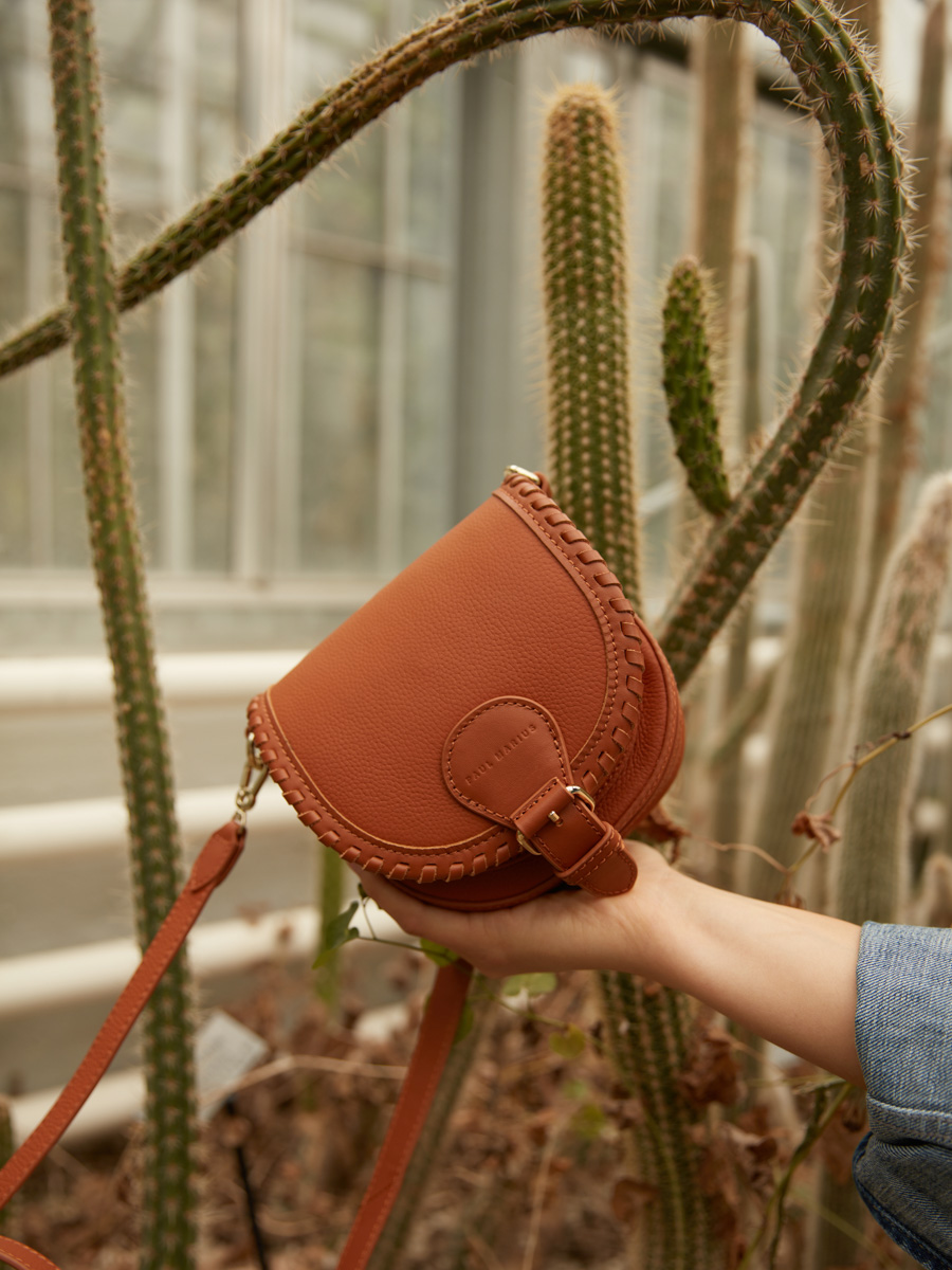 mini-leather-shoulder-bag-brown-lebobo-xs-light-brown-focus-material-view-w61xs-l