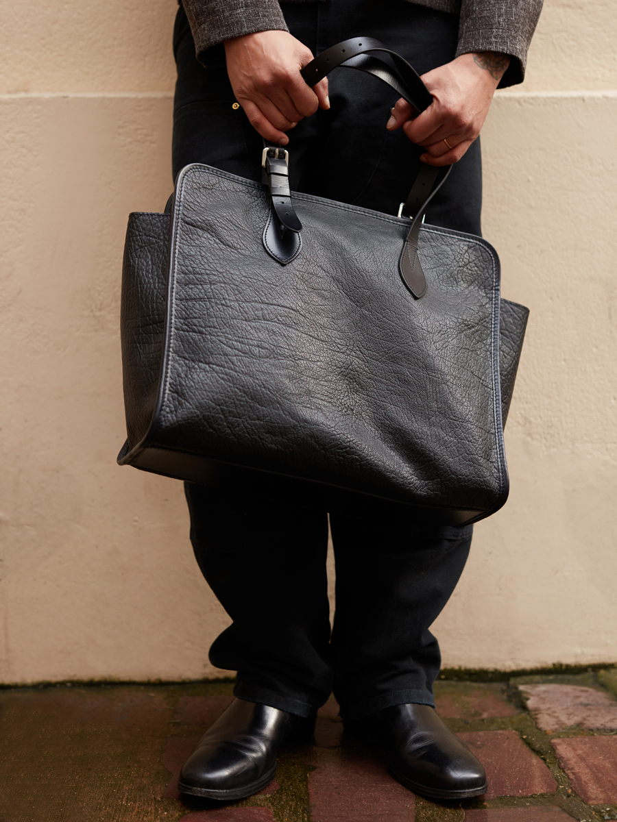 black-leather-l-handbag-lecabas-women-focus-material-w81l-b