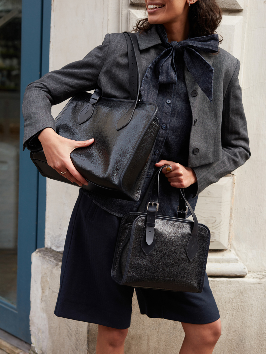 eclipse-leather-handbag-lecabas-women-ambient-view-w81m-m-b