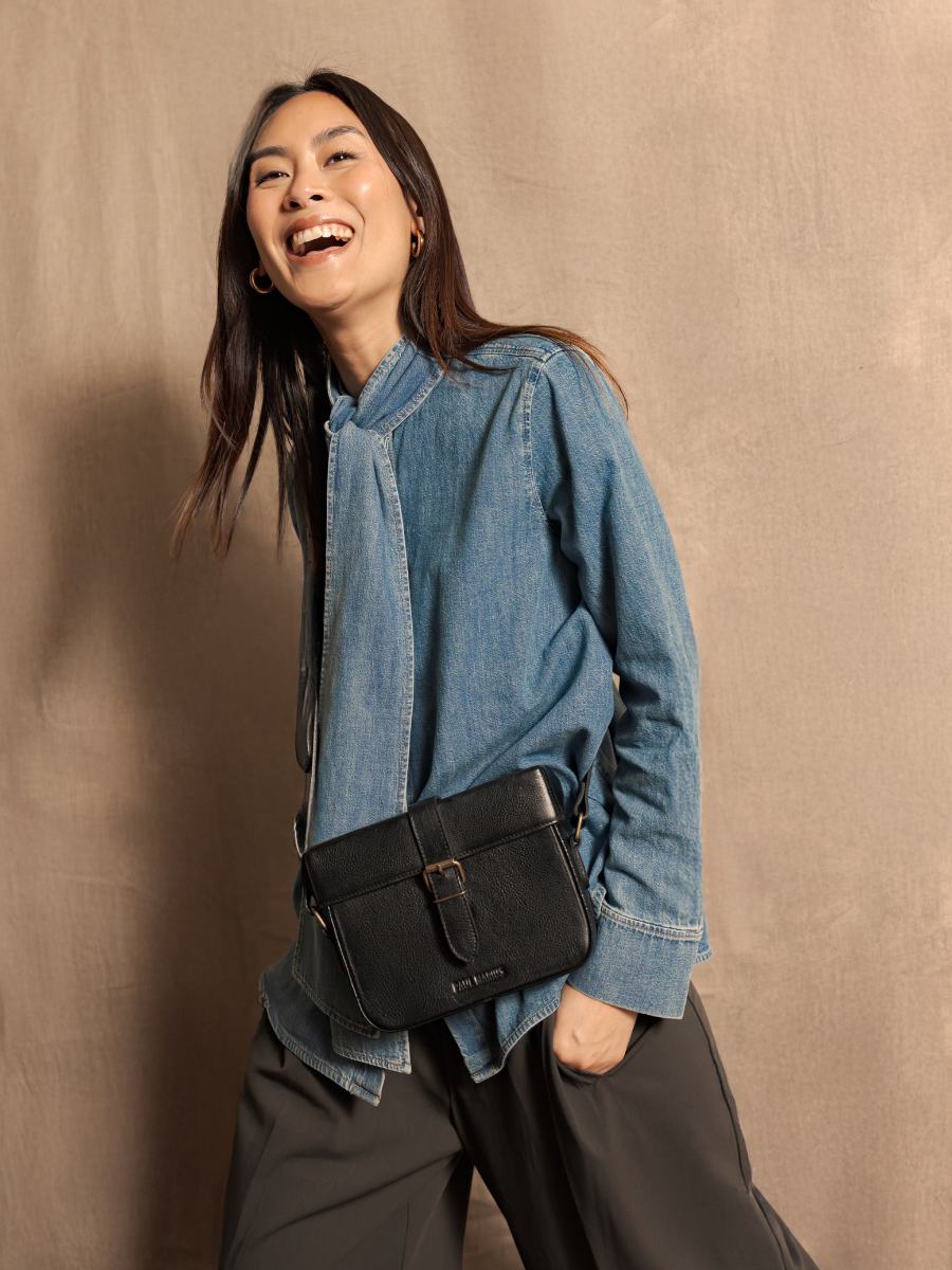 shoulder-bag-lecoquin-oily-black-focus-material-view-m405-obl