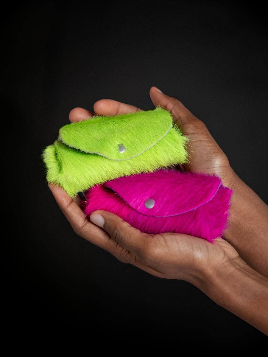 pink-leather-purse-legustave-creature-acid-pink-paul-marius-campaign-ambient-view-clp-crea-s-pi