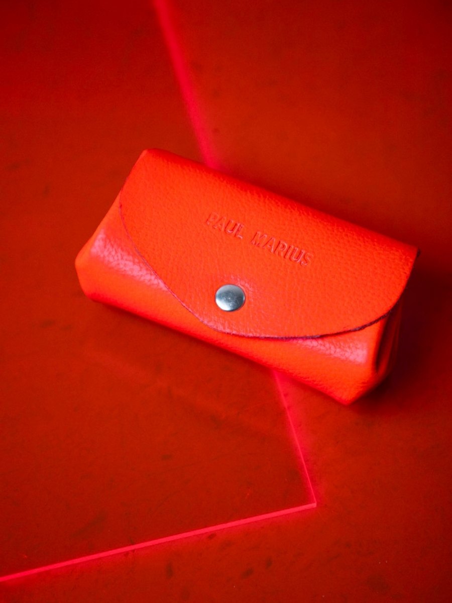 orange-leather-purse-legustave-neon-paul-marius-campaign-focus-material-view-clp-ne-o