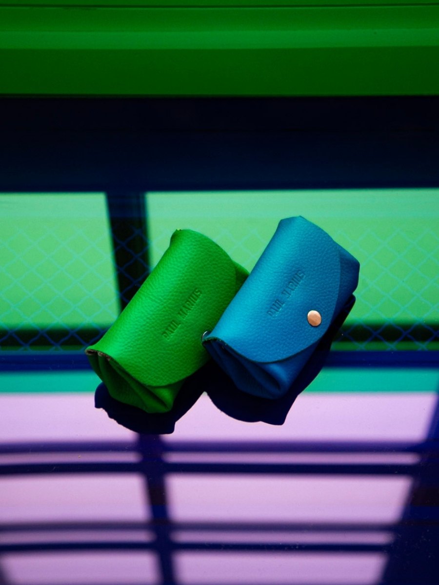 green-leather-purse-legustave-neon-paul-marius-campaign-ambient-view-clp-ne-gr