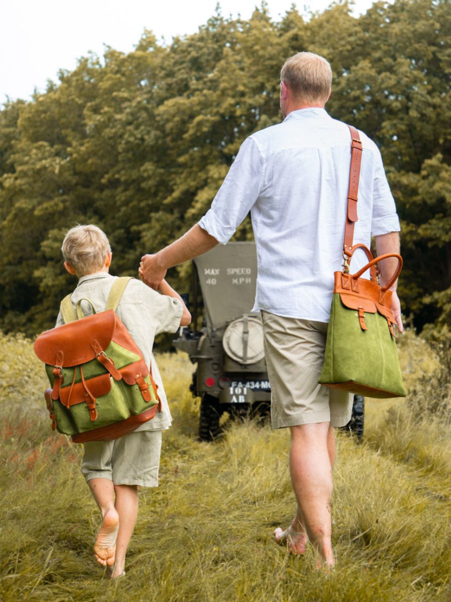 leather-back-pack-brown-khaki-focus-material-view-picture-lemeridien-nomade-paul-marius-m35-oco-gr