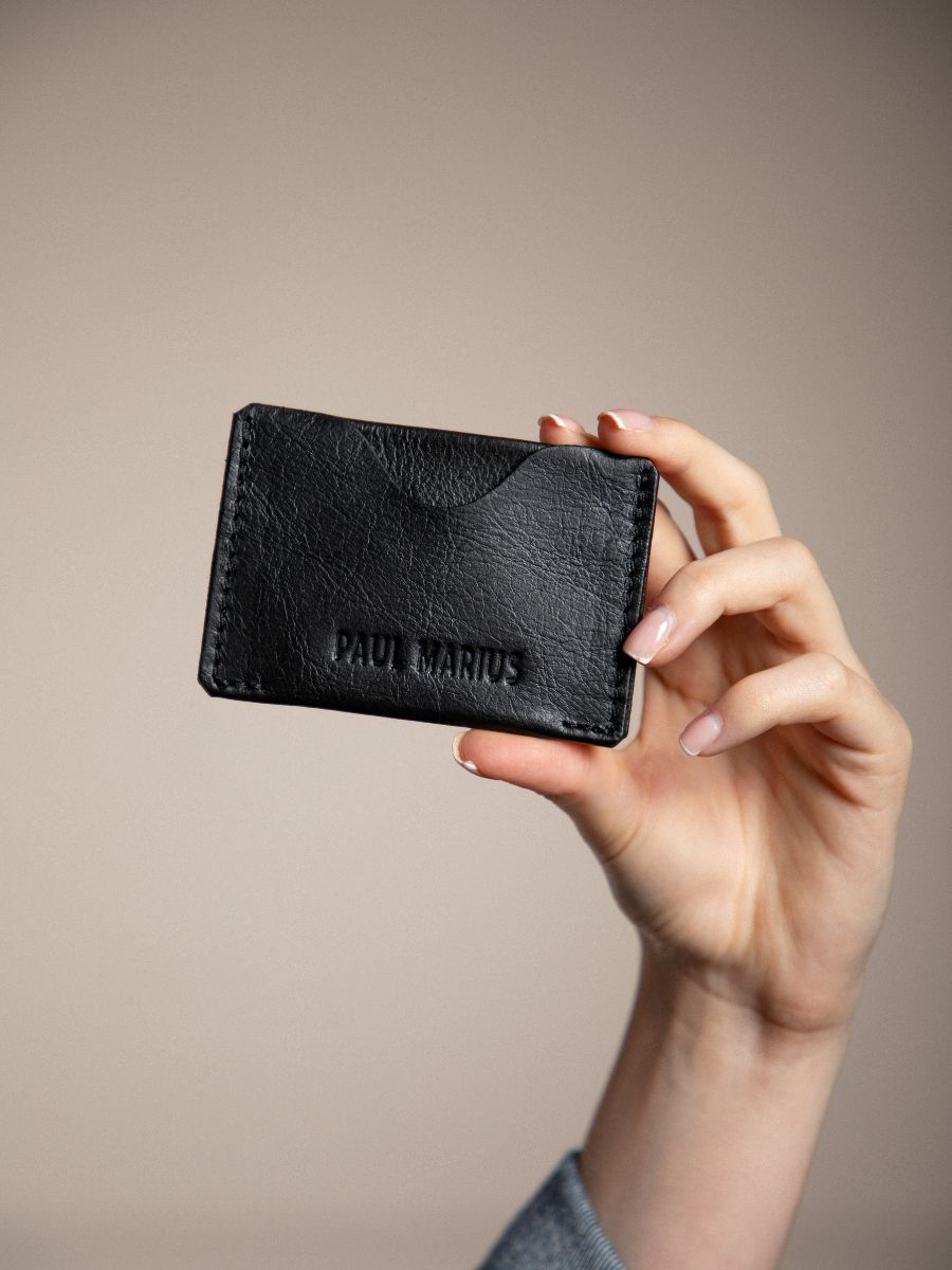 black-leather-card-holder-leporte-cartes-gabin-black-paul-marius-ambient-picture-m55-b