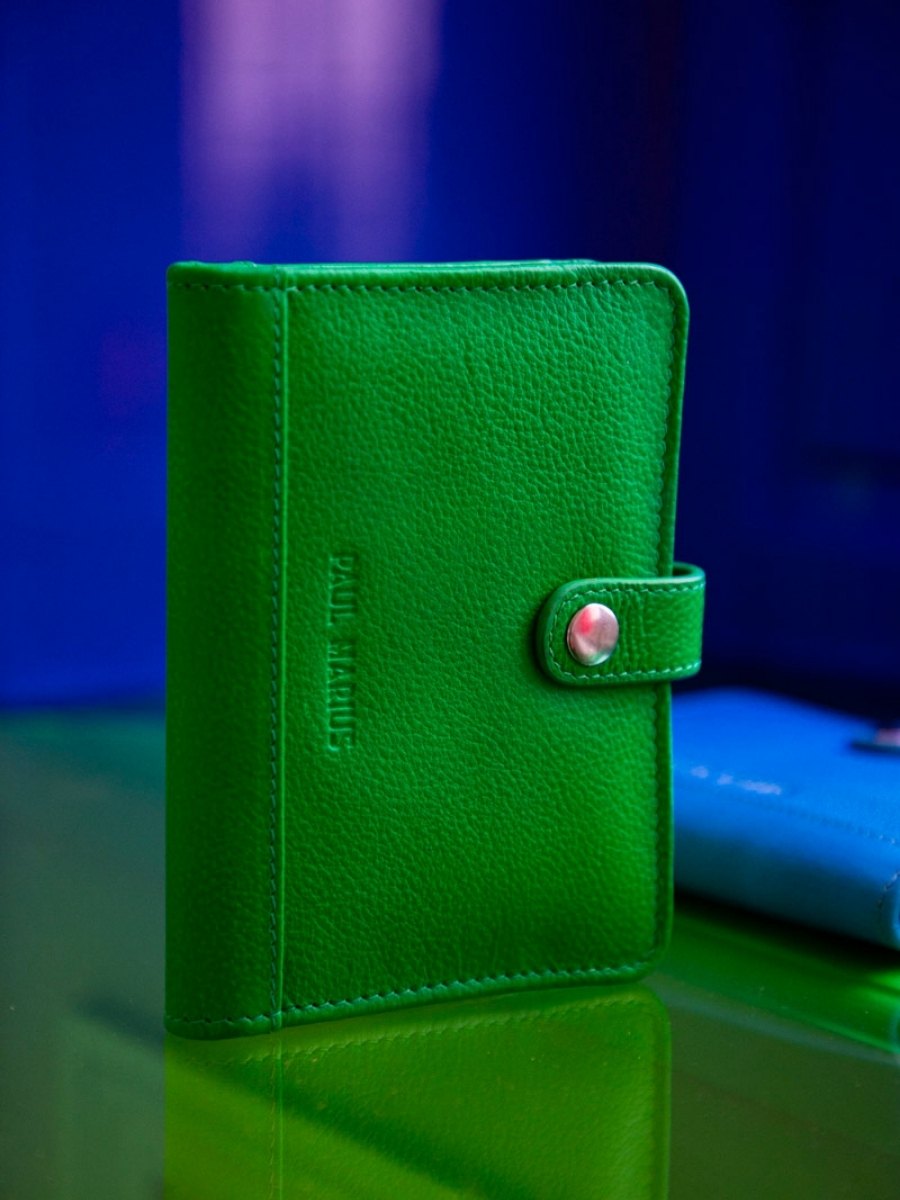 green-leather-wallet-leportefeuille-jeanne-neon-paul-marius-focus-material-view-picture-m34-ne-gr