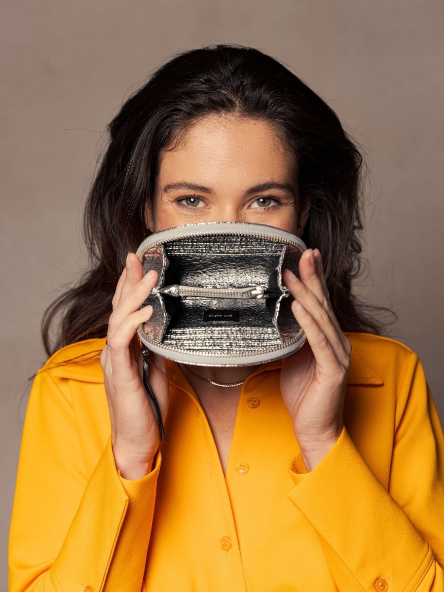 wallet-leportefeuille-manon-miroir-silver-campaign-view-m32-mir