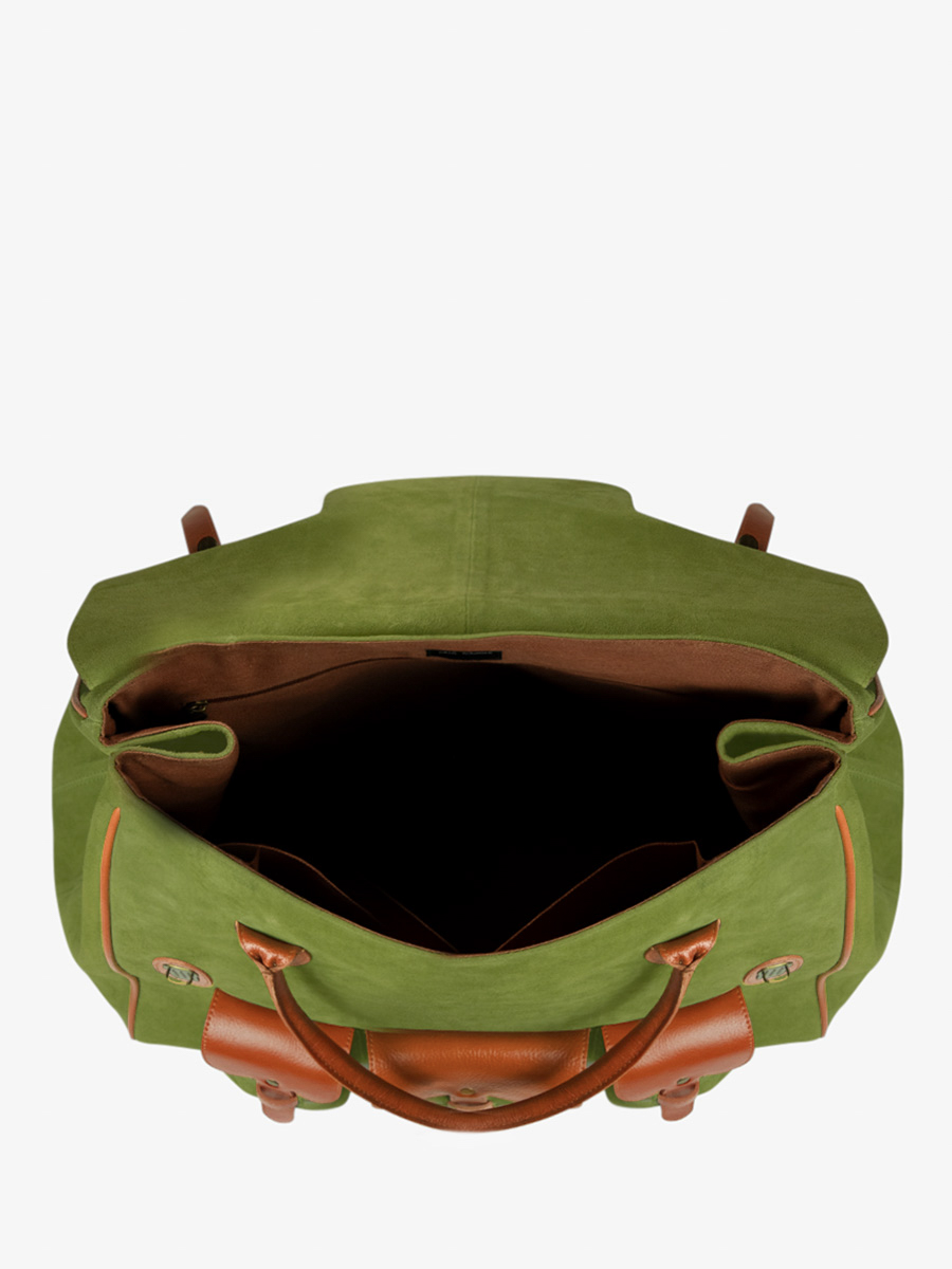 brown-khaki-leather-travel-bag-rouen-delhi-nomade-paul-marius-ambient-view-picture-m109-oco-gr