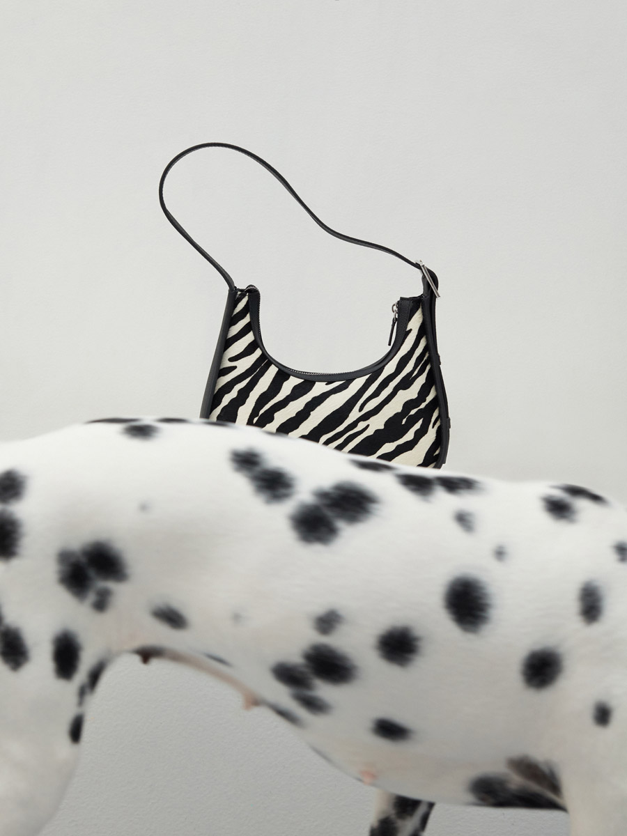 mini-baguette-bag-black-white-leather-victoire-xs-ambient-view-w54xs-ti-b-w 