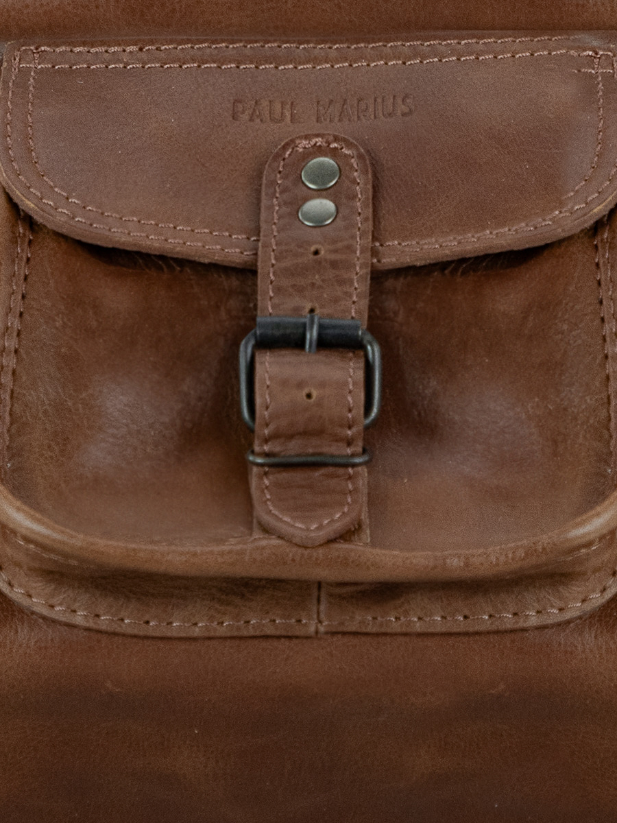 brown-leather-travel-bag-levoyageur-l-tobacco-brown-paul-marius-focus-material-view-picture-m08s50