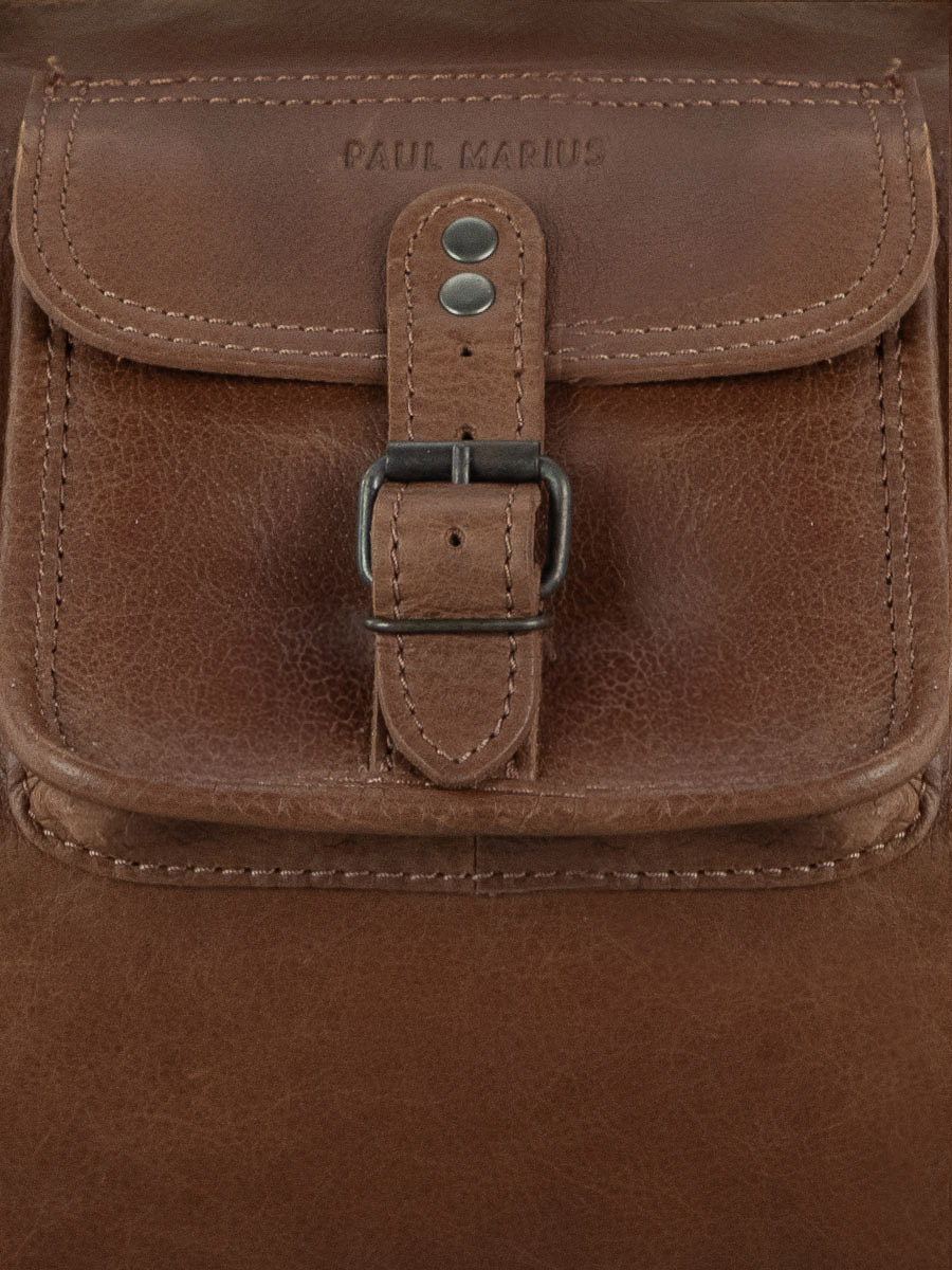 brown-leather-travel-bag-levoyageur-xl-tobacco-brown-paul-marius-focus-material-view-picture-m08s60