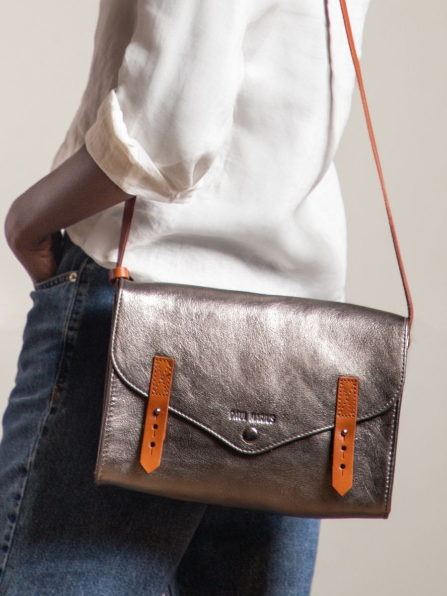 silver-leather-shoulder-bag-lindispensable-steel-paul-marius-focus-material-picture-w08-gm