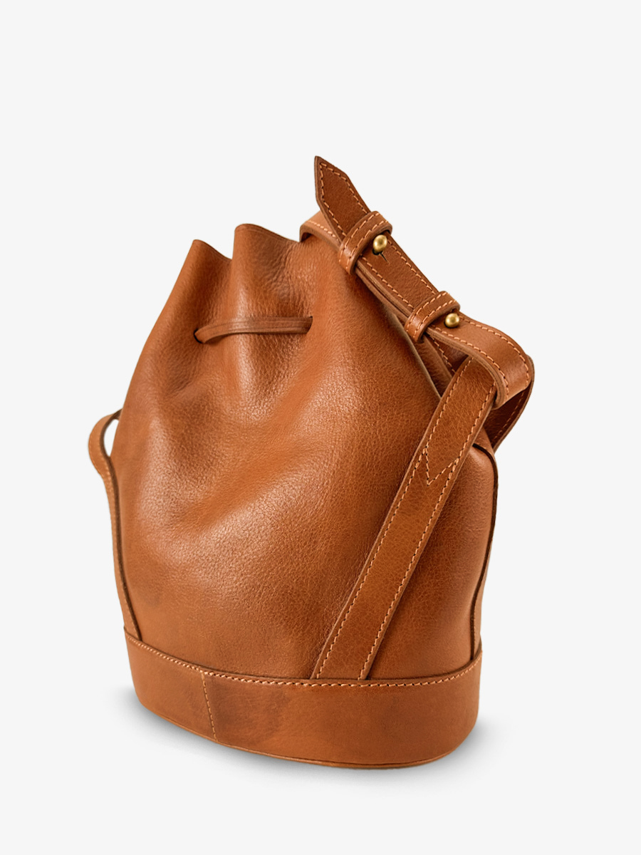 brown-leather-bucket-bag-women-rear-view-picture-aumoniere-oiled-cognac-paul-marius-3760125358123