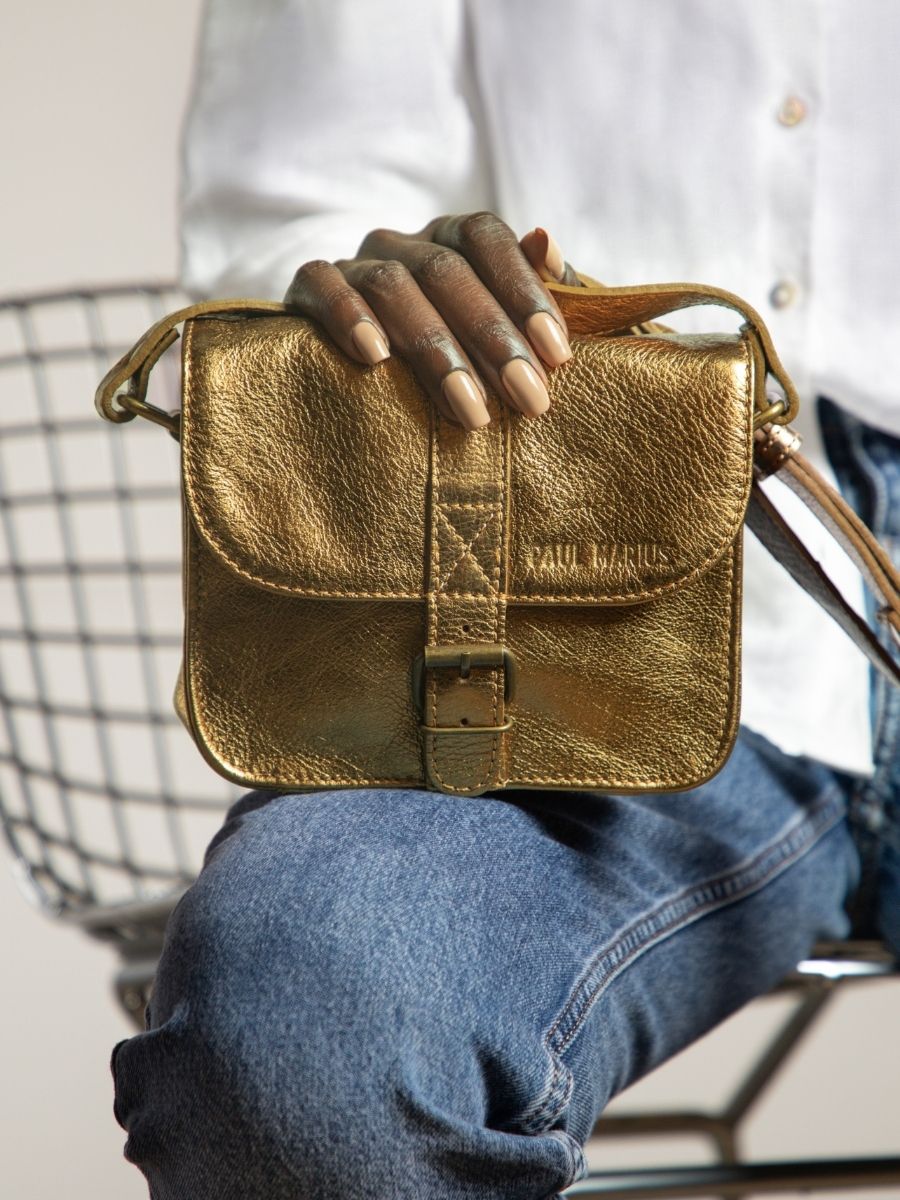 gold-leather-shoulder-bag-lessentiel-bronze-paul-marius-focus-material-picture-m21-og
