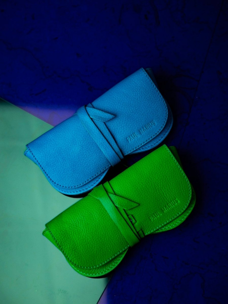 leather-glasses-case-for-women-green-ambient-view-picture-letui-a-lunettes-neon-paul-marius-m49-ne-gr