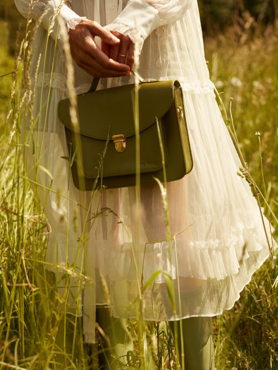 cross-body-bag-leather-mademoiselle-george-n2-olive-green-ambient-view-w105-gr-o